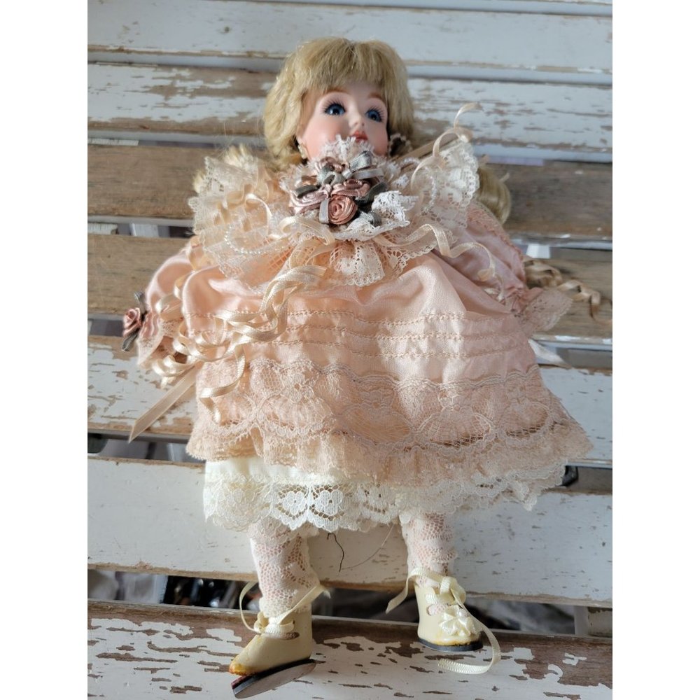 Lorna Yates doll 1983 a37 antique repro‎ porcelain